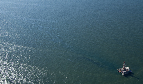 oil spill on Gulf rig